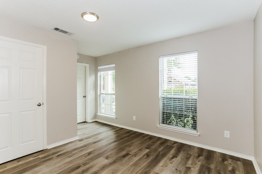 Building Photo - 1631 Chapman St