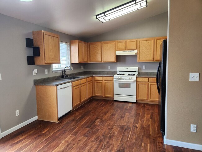 Building Photo - Beautiful Fernley home