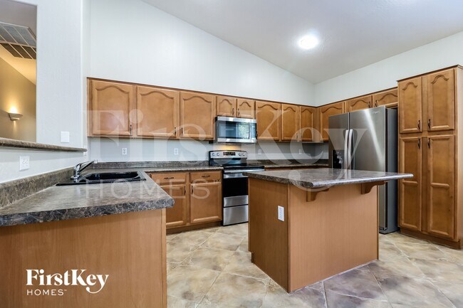 Building Photo - 5411 S Dove Hollow