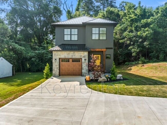 Primary Photo - 1406 Lantana Ln NW