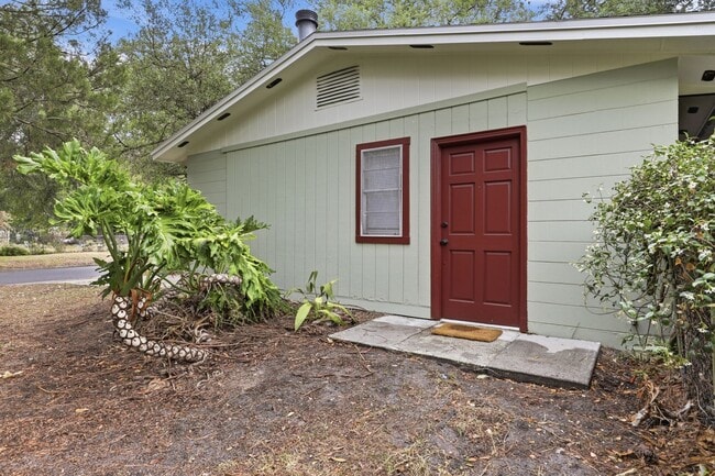 Building Photo - 3 bedroom 2 bath house in Northwood Pines