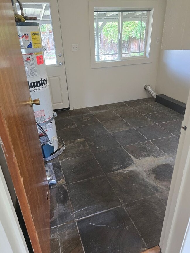 Building Photo - 3 bed 2 bath Family Home for Rent in Grant...