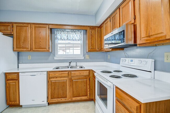 Building Photo - FOR RENT - INDIAN LAKES / SALEM AREA VIRGINIA BEACH!