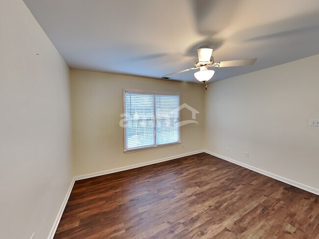 Building Photo - 5626 Fallsbrook Knoll