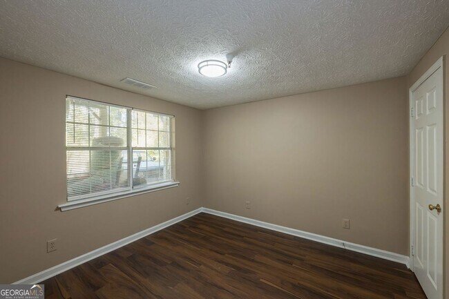 Building Photo - 330 Herndon Way