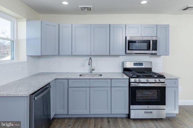 Building Photo - 311 Pine St