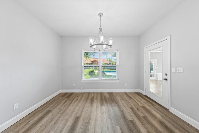 Building Photo - Spacious 4 Bedroom in Bluewater Bay w/ Large POOL!!