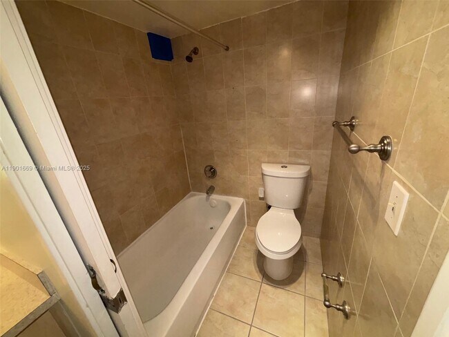 Building Photo - 17011 N Bay Rd