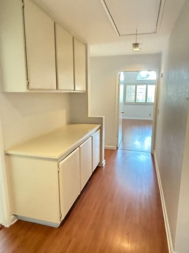 Building Photo - Conveniently located home in Irvine