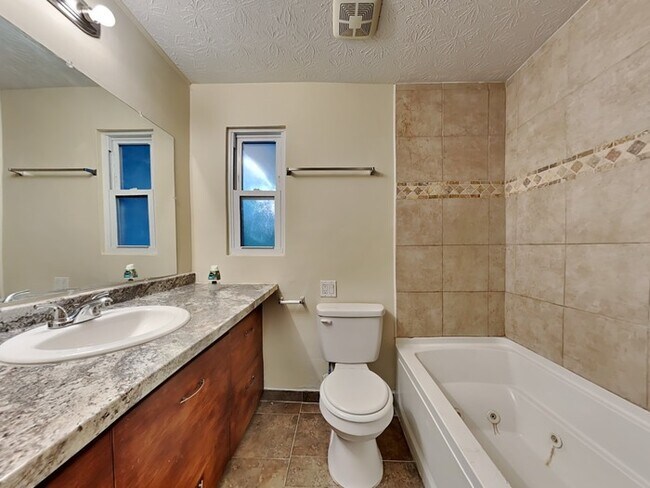 Building Photo - 8249 Devoe St