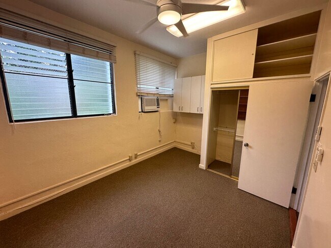 Building Photo - Charming Wilhelmina Rise Home with Stunning Diamond Head & Ocean Views