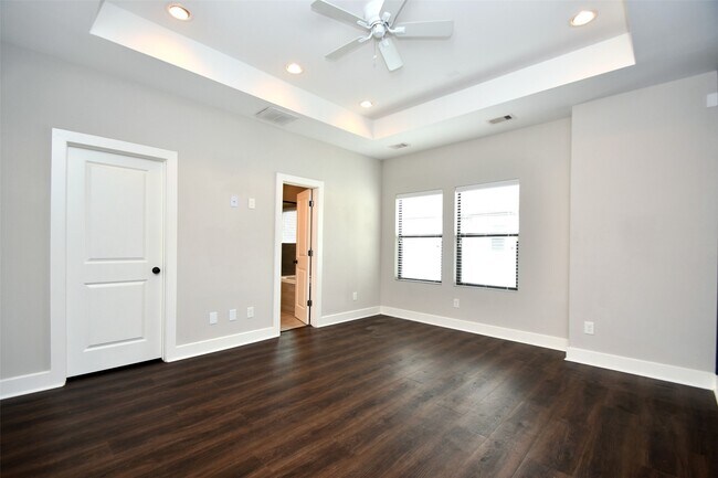 Building Photo - 1146 Wycliffe Dr