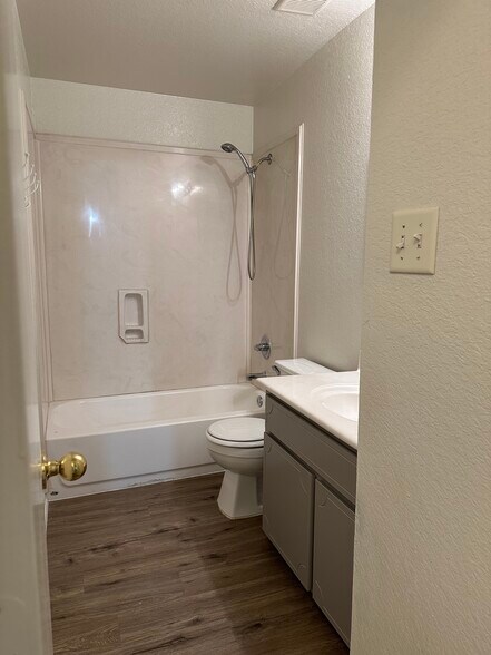 Building Photo - 304 N Ann Blvd