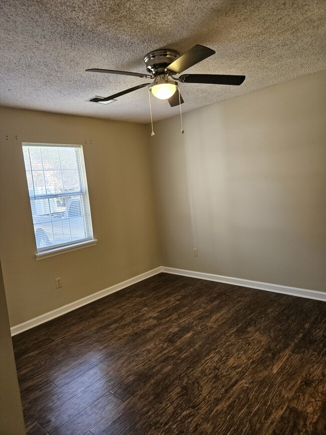 Building Photo - 104 Spring Hill Dr