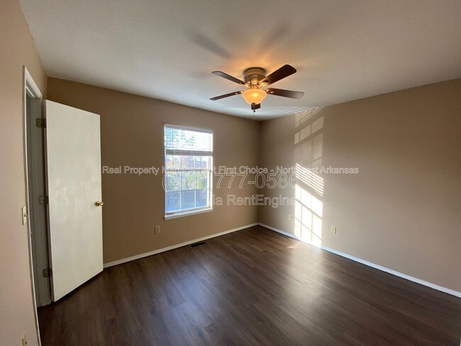 Building Photo - 1244 N Iron Horse Dr