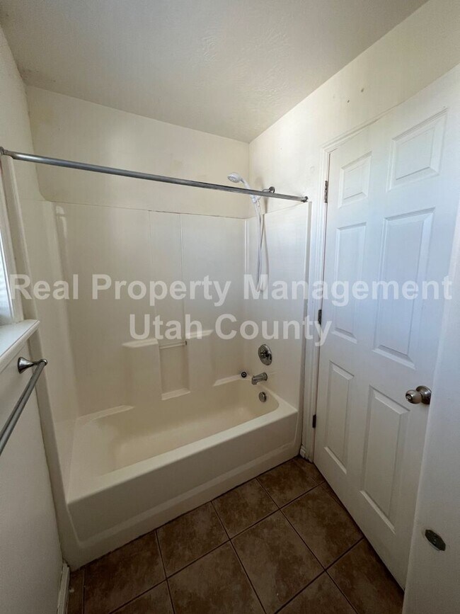 Building Photo - New Lower Price. South Jordan Home