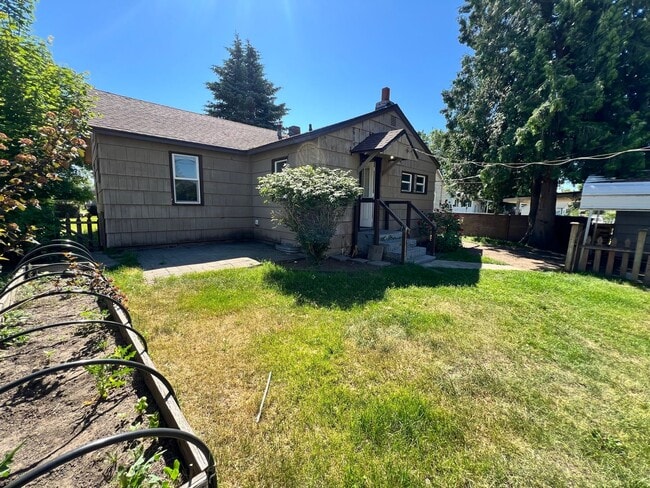 Building Photo - Adorable Shadle Bungalow - 2 Bed, 1 Bath +...