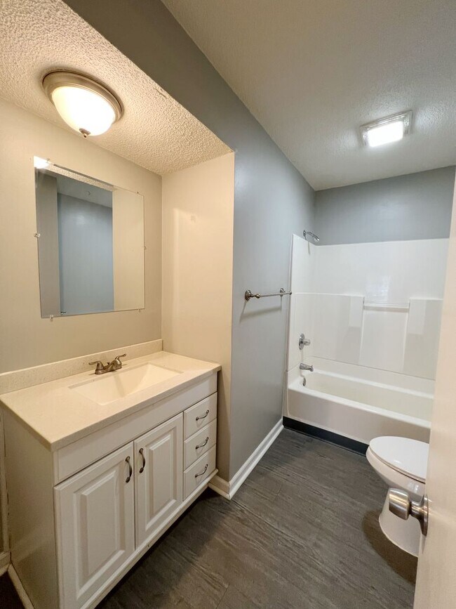 Building Photo - AVAILABLE SOON: Charming 3-Bedroom Home in Grandview!