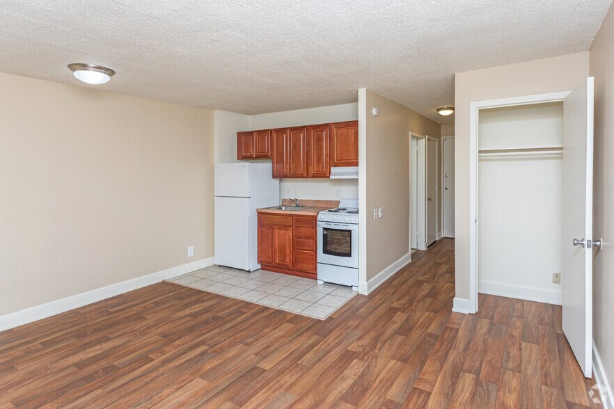 Regency Towers 1935 Chene Ct Detroit MI 48207 Apartment Finder