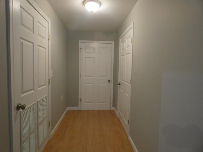 Building Photo - 88 Carriage Hill Dr