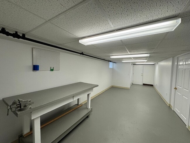 Building Photo - Pet-Ok | Charming Single-Family Ranch in Carlisle, MA | Avail 5/1