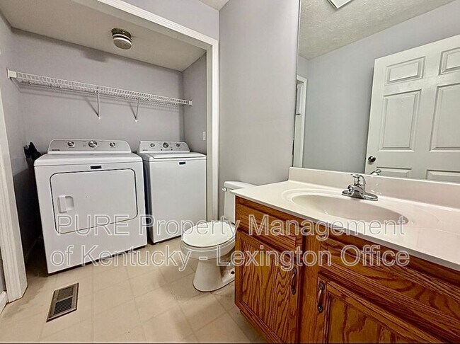 Building Photo - 520 Tomahawk Dr