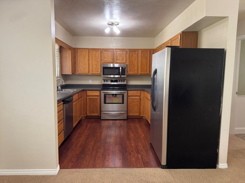 Building Photo - 800 Gatewood Dr