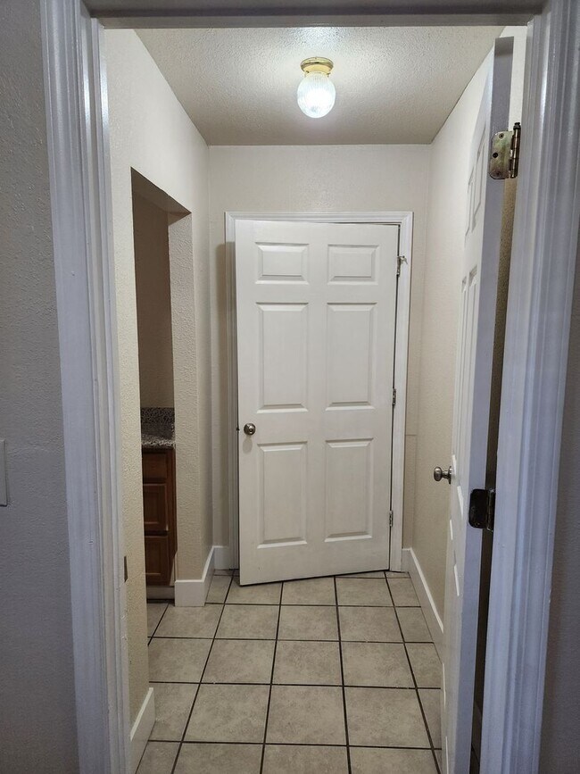 Building Photo - 3 bedroom 1 bath with Garage converted to ...