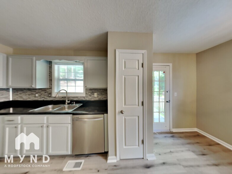 Building Photo - 107 Huntington Ct
