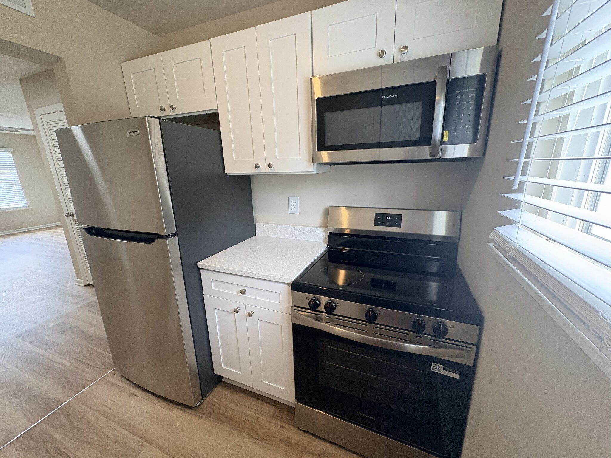 Building Photo - 200 Kilby Shores Dr