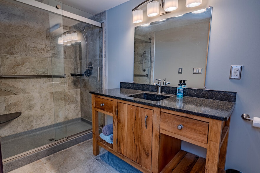 Building Photo - 215 Old Newtown Rd