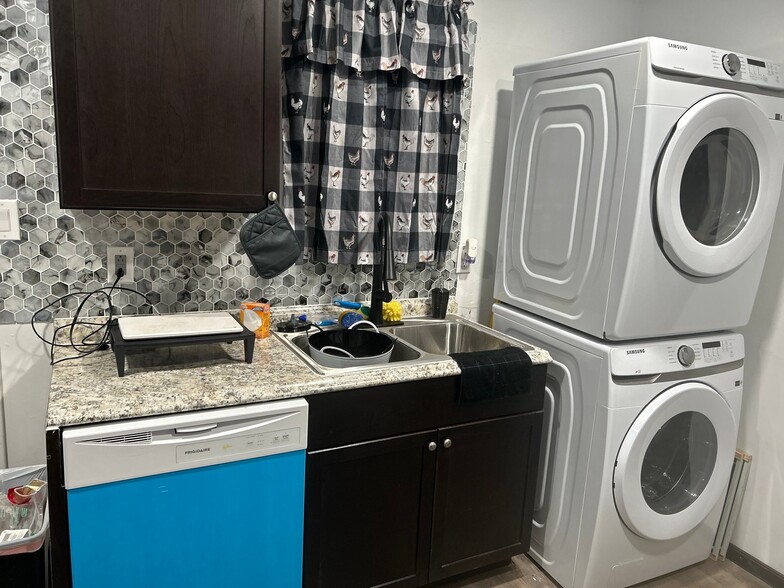 Building Photo - 511 N 7th St