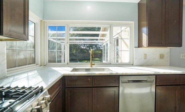 Building Photo - 24121 El Tiradore Cir