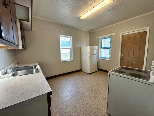 Building Photo - 98 E Van Buren St