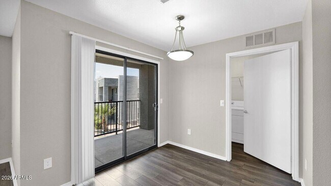 Building Photo - 5611 S 32nd St