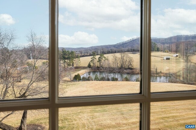 Building Photo - 585 Ragged Mountain Dr