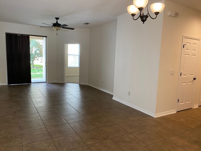Building Photo - Gorgeous 3 bedrooms, 3.5 baths plus a LOFT...