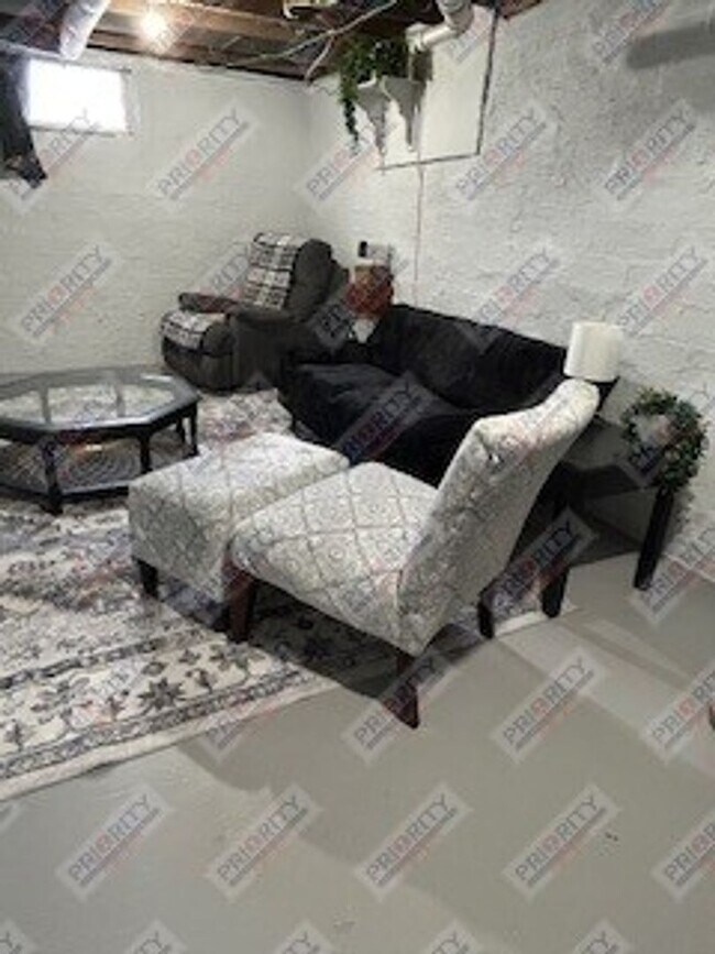 Building Photo - Charming Downtown House For Rent