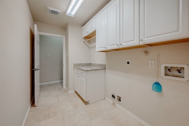 Building Photo - 7206 Spring Meadow Ln