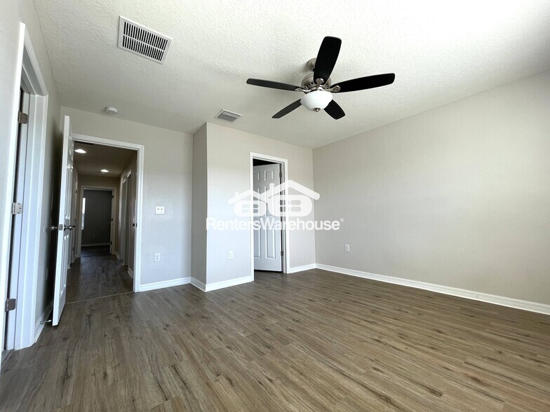Building Photo - 7025 Grand Elm Dr