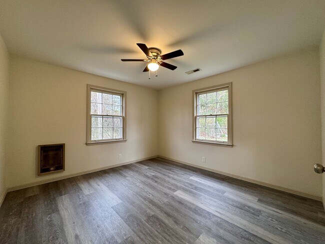 Building Photo - 1820 Tunnel Blvd