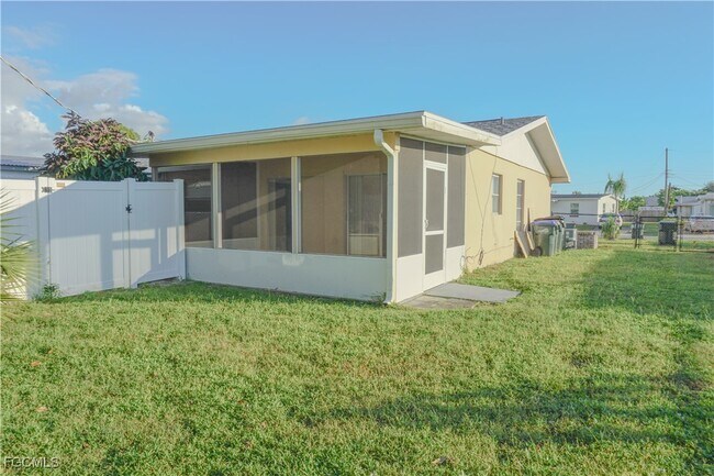 Building Photo - 6014 Deming Ave
