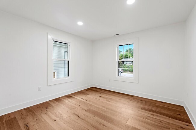 Building Photo - 28 Douglas Dr