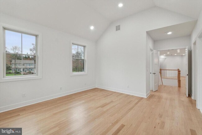 Building Photo - 35 Sycamore Pl