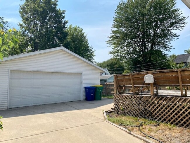 Building Photo - Charming 2 Bedroom 1 Bath Single Family Home!