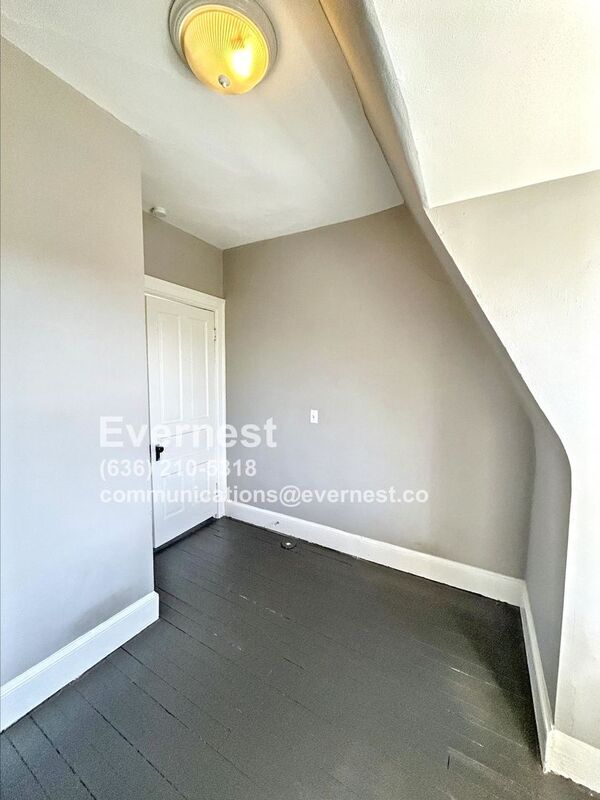 Building Photo - 3449 Crittenden St