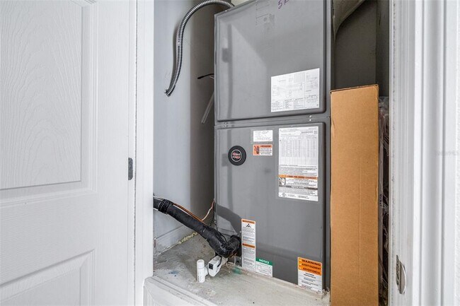 Building Photo - 13030 Boggy Creek Dr