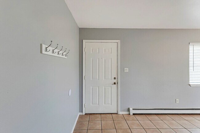 Building Photo - 3249 White Ave