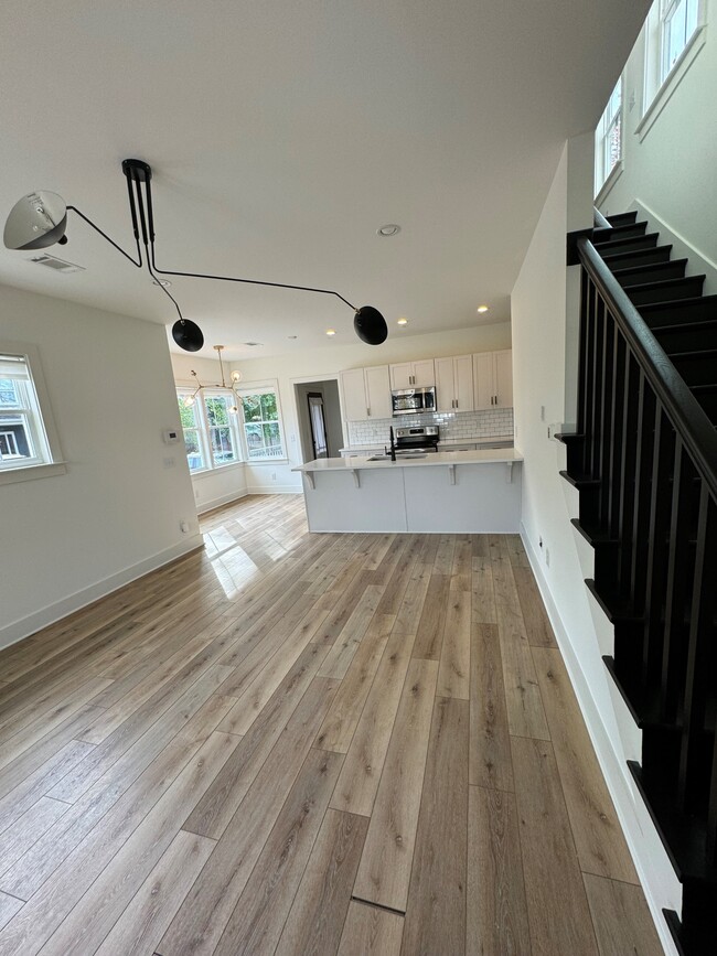 Building Photo - 509 Rosedale Ave