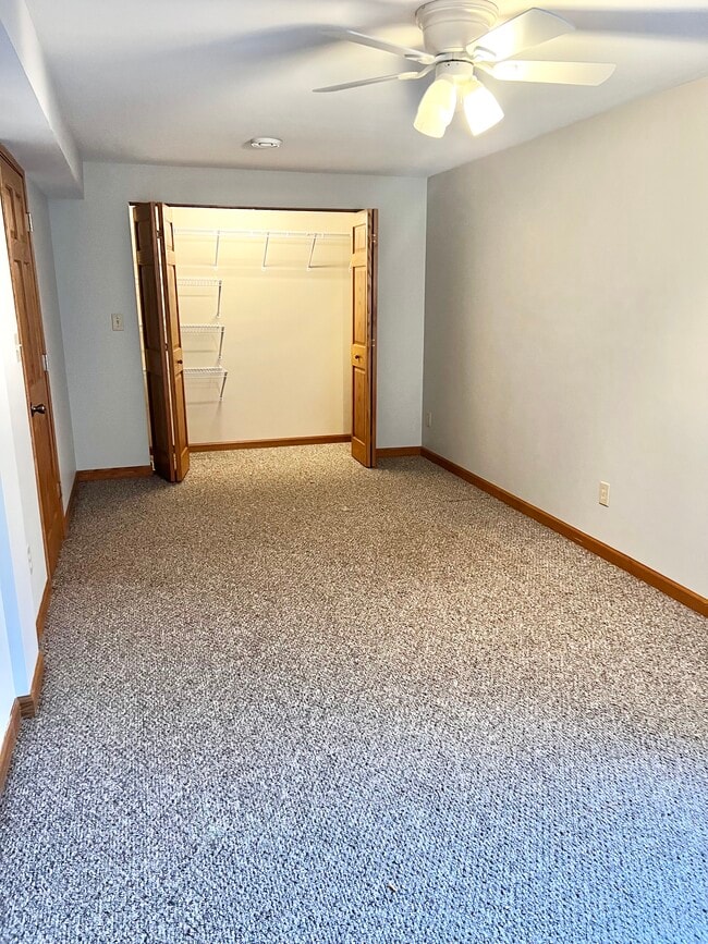 Building Photo - 1129 Golf Ct